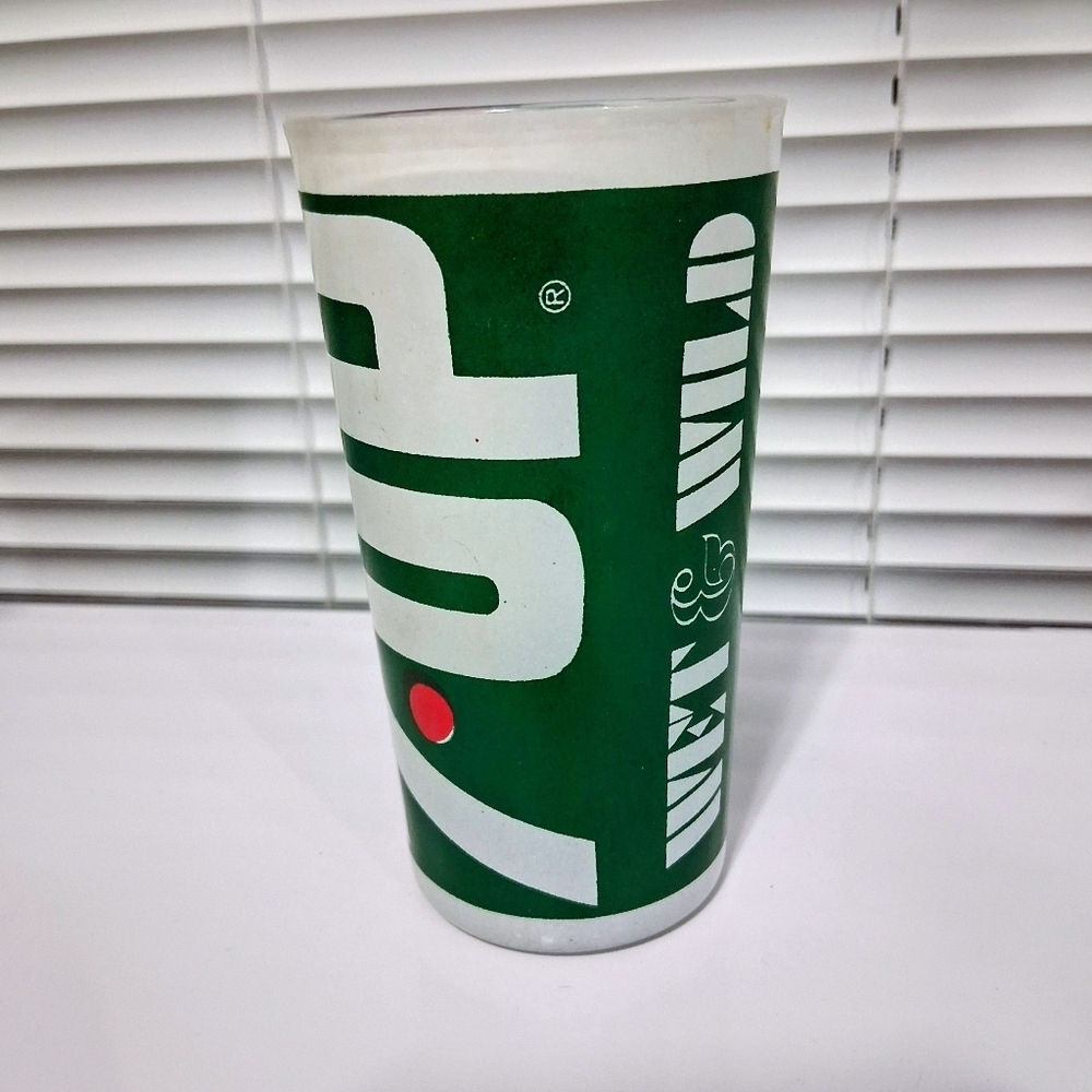 Vintage 7-Up Soda Glass Wet & Wild Red Dot 5" Pop Green And White